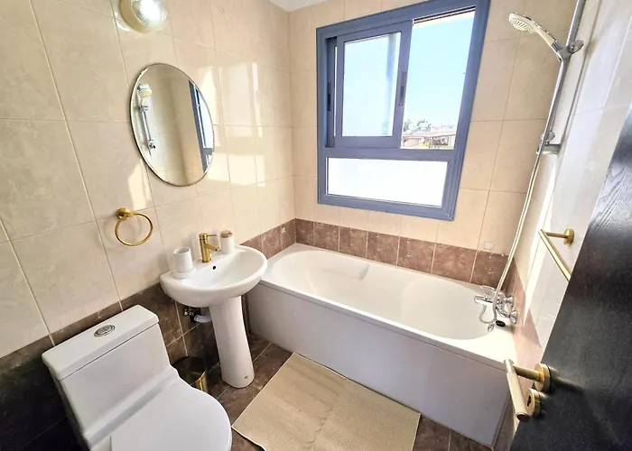 아파트 Fully Equipped One Bedroom With Pool 파포스